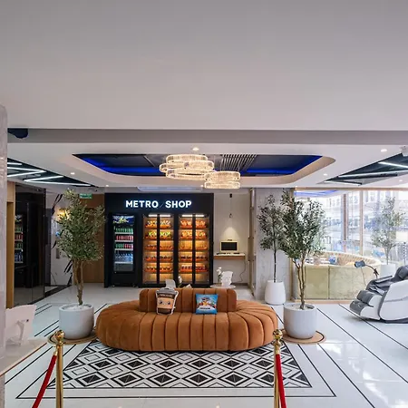 Metro Hotel Phahonyothin 35