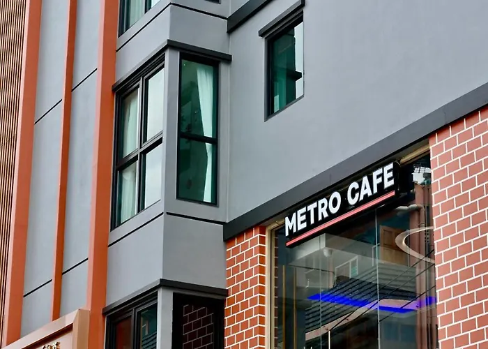 Metro Phahonyothin 35 Bangkok